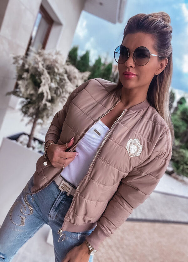 KURTKA PIKOWANA BOMBER Z NASZYWKĄ / BEIGE-660418